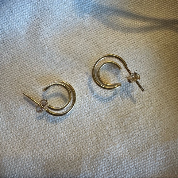 Mejuri 14k Gold Twin Hoops - Picture 5 of 9